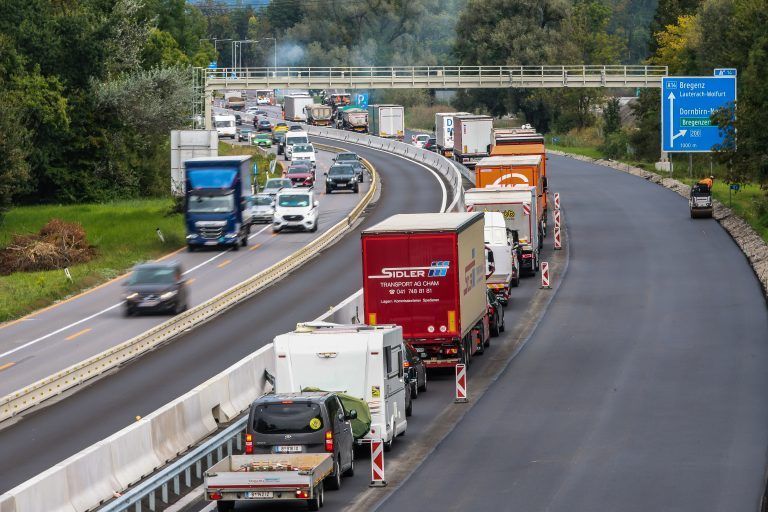 stau a14, baustelle von dornbirn west richtung dornbirn nordstau a14, baustelle von dornbirn west richtung dornbirn nord, gegen 12:00 uhrstau a14, baustelle von dornbirn west richtung dornbirn nord, gegen 12:00 uhr