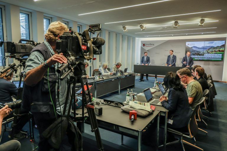 Präsentation des ÖVP-FPÖ-Regierungsprogramms 2024-2029