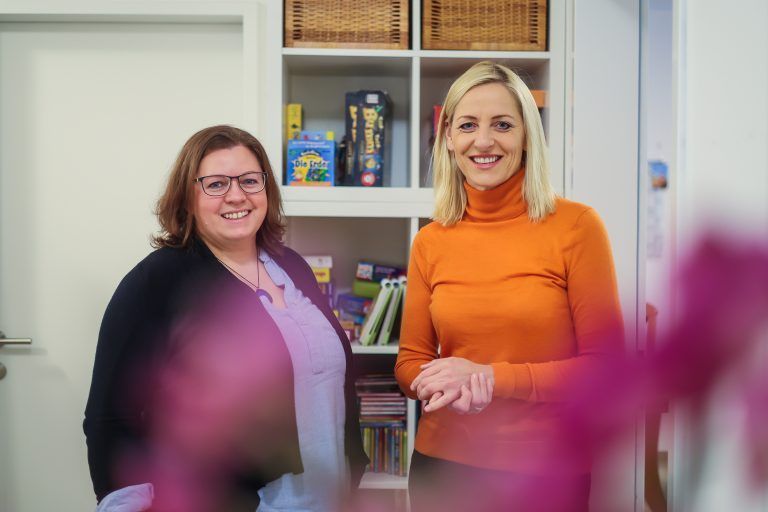 Vdt “Rettet das Kind”, Iris Lins und Heidi Winsauer, Obfrau/GF “Rettet das Kind” ( ma hilft – Partner)..