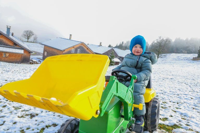 wetter feature, wetterfeature, winter, schnee, schnee am bödelewetter feature, wetterfeature, winter, schnee, schnee am bödele, bild zeigt alfred metzler (1,5 jahre alt, wohnt am bödele)