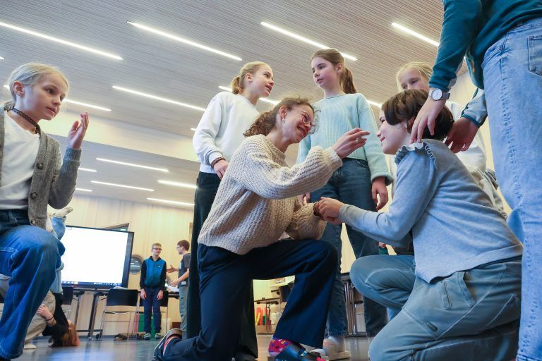 Inklusion in der Schule, Fotos mit der Schülerin in ihrem natürlichen Umfeld, Mittelschule Au