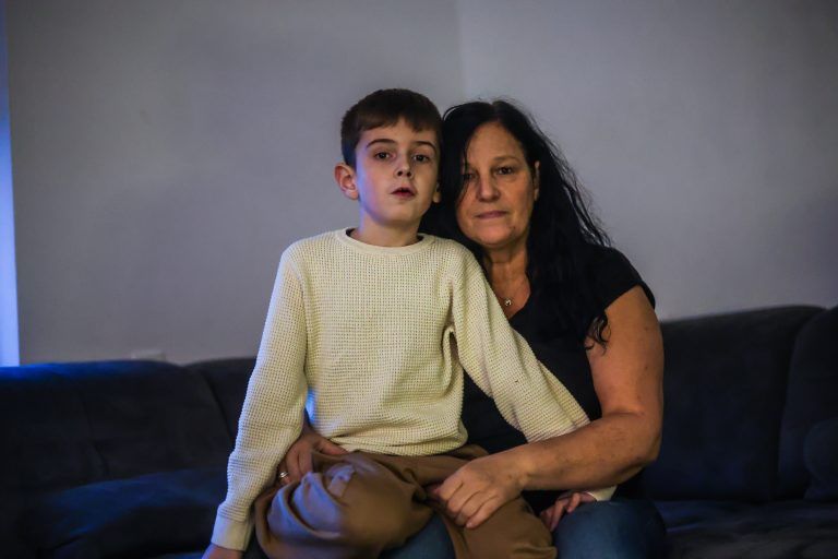 Ma hilft-Geschichte Ilyas, Wir machen Fotos mit dem autistischen Ilyas und seiner Mama. Wir haben Ilyas mit einer Therapie in der Türkei unterstützt.