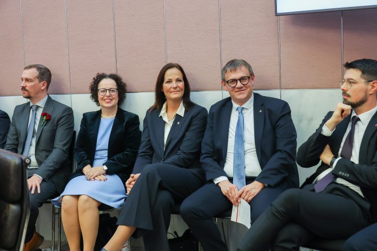 Konstituierende Sitzung des Landtages, Fotos der ersten Landtagssitzung in der neuen LegislaturperiodeKonstituierende Sitzung des Landtages, Fotos der ersten Landtagssitzung in der neuen Legislaturperiode