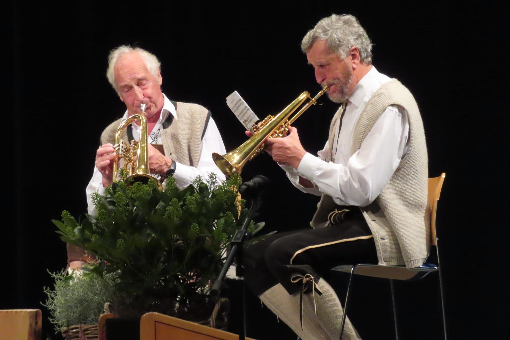 Rudolf und Walter Bär spielten Volksweisen. - Benefizabend Lingenau