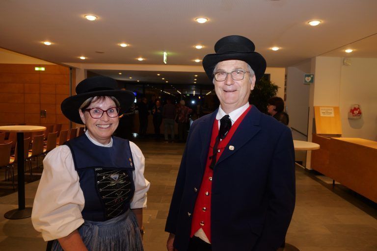 Jutta Merz und Eugen Gabriel von der Trachtengruppe Frastanz. - Gemeinschaftskonzert der Frastanzer Chöre - Chor, Gemeinschaftskonzert