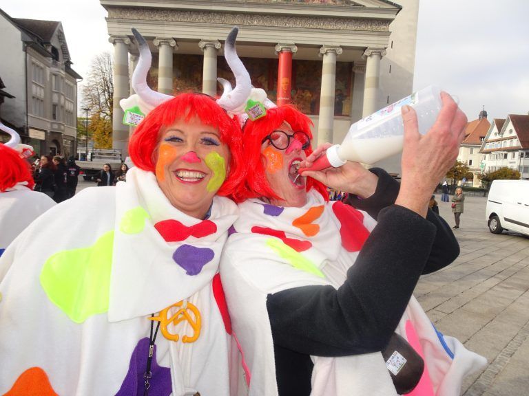 Juliane und Luise hatten eine Menge Spaß bei der Eröffnung. - Mit Vollgas in die fünfte Jahreszeit - 64. Dornbirner Fasching