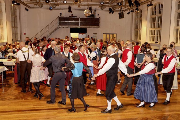 Viereinhalb Stunden wurde das Tanzbein geschwungen. - Kathreintanz Feldkirch