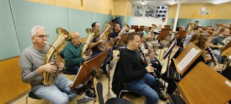 Die Tubisten sorgen für die kraftvollen Basstöne, die das Ensemble zusammenhalten. - Das Finale naht: Feinschliff fürs Konzert Ende November - Musikverein Gisingen