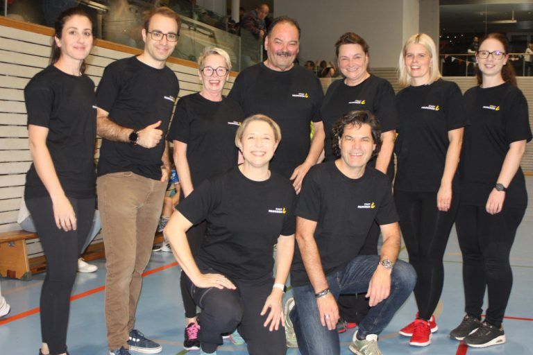 Feldkirchs Stadtpolitiker komplett vertreten im Handballevent - Handball Benefiz Feldkirch 2024