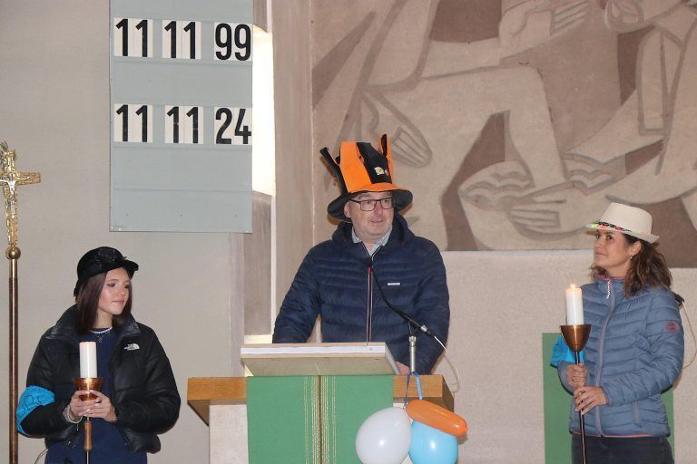 Martin Rein brachte bei der Messe lustige Anekdoten aus 25 Jahren. - 25 Jahre närrischer Ausnahmezustand - 25 Jahre Oberschorbach