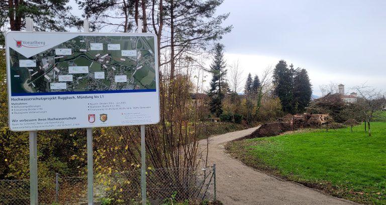 Der idyllische Fuß- und Radweg wurde durch eine baubegleitende Baustraße ersetzt. - Finale Arbeiten beim Hochwasserschutzprojekt Ruggbach - Finale Arbeiten beim Hochwasserschutzprojekt Ruggbach