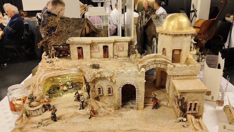 Lange liebevolle Detailarbeit: Mit dem Bau der Krippen wurde bereits im Frühjahr begonnen. - Eindrucksvolle Ausstellung des Krippenbauvereins Fellengatter - Krippenbauverein