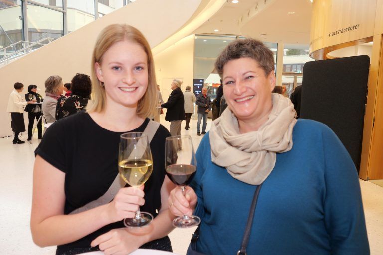Johanna und Claudia vom Schiverein Tisis - Das Konzert 2024 des Musikverein Gisingen - Musikverein Gisingen