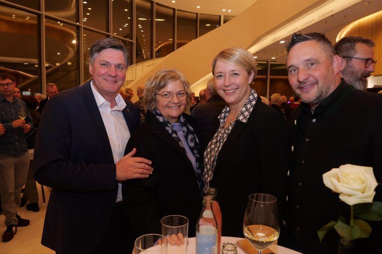 Daniel Allgäuer mit Reinelde und Andrea Kerbleder mit Markus. - Das Konzert 2024 des Musikverein Gisingen - Musikverein Gisingen