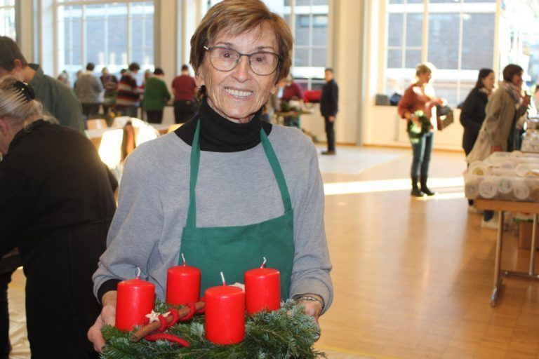Christel - Adventkranzbinden Rankweil