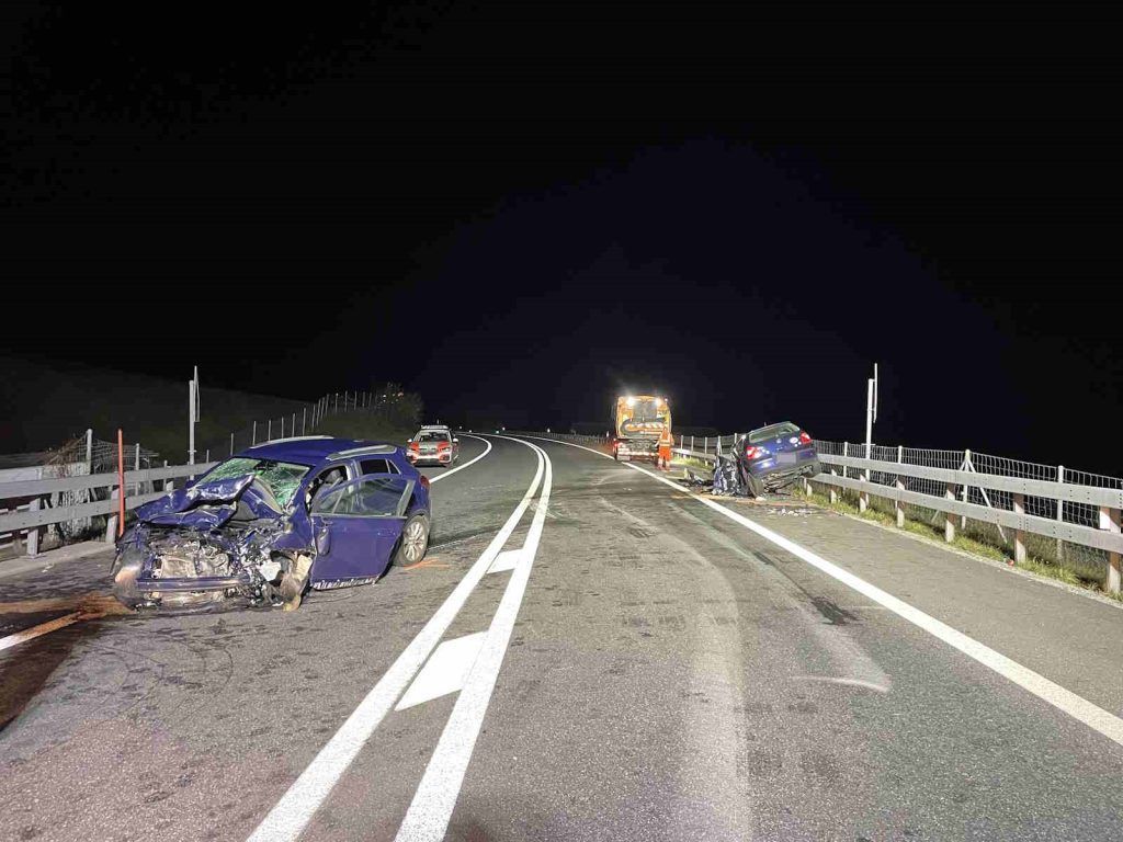 Zwei Tote und mehrere Verletzte bei Verkehrsunfall auf A 13 zum San Bernardino
