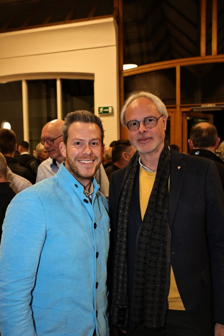 16. November 2024 | Motorsport Galaabend im Winzersaal in Klaus - Siegerehrung des 45. Int. Vorarlberger Dry Racing Automobil Cup 2024 | Cousins unter sich: Philipp Brändle (klösterle) mit Thomas Brändle (Stuben - Hotel Post)