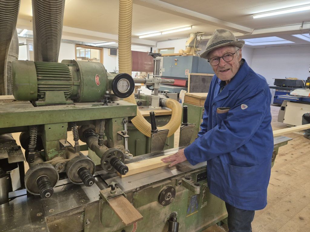Pension kennt er nicht: Mit 90 Jahren arbeitet Hubert Engstler immer noch in seiner Tischlerei