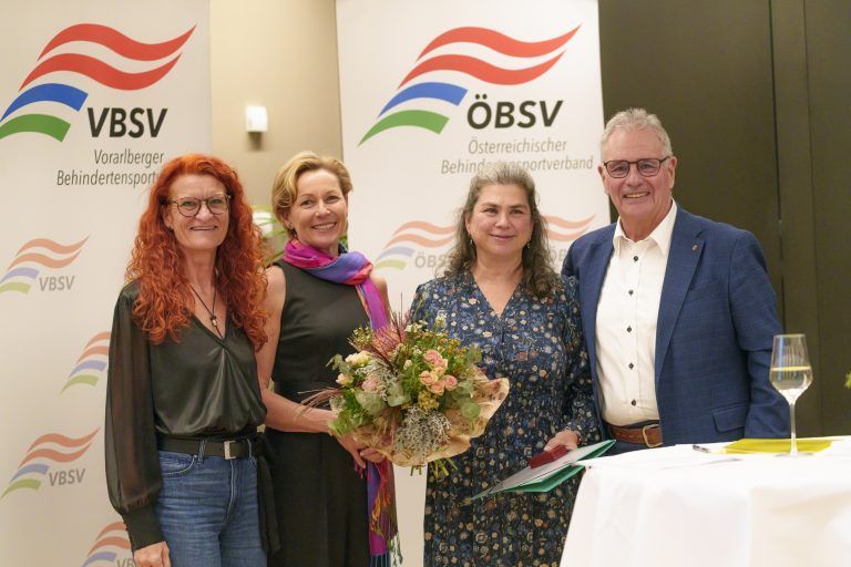 65 Jahre Vorarlberger Behindertensportverband: Birgit Schellander, LR Martina Rüscher, Gabi Merz und Präsident Edgar Mayer bei der Ehrung.