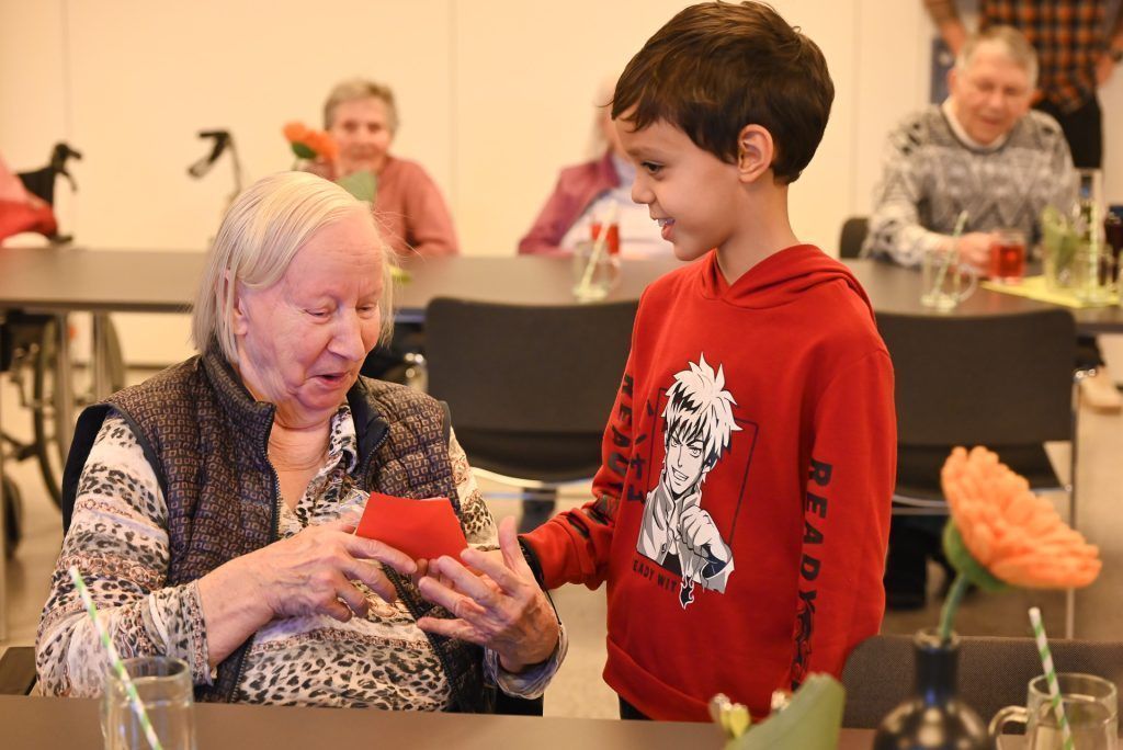 Lustenauer Volksschüler schenken Seniorenhausbewohnern ihre Zeit