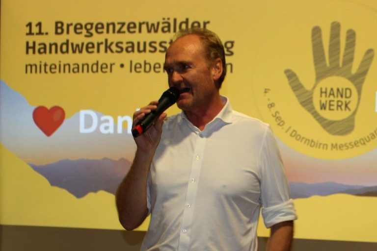 Messe Dornbirn war die Reise wert : Regio-Obmann Guido Flatz - gut einen Monat nach der Ausstellung zum Landtagsabgeordneten aufgestiegen - dankte dem Wälder Handwerk für den eindrucksvollen Auftritt bei der Messe.