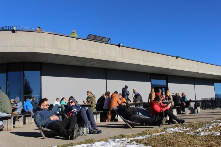 Traumtage für Benefiz-Event auf Baumgarten: Heuer wohl die letzte Gelegenheit für ein Sonnenbad auf Baumgarten . . .