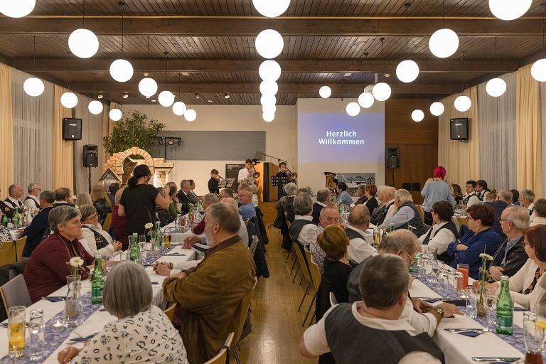 Jubiläumsfest im Zeichen von Tradition und Handwerkskunst: Über 100 Besucher waren zur Jubiläumsfeier ins Kolpinghaus gekommen.