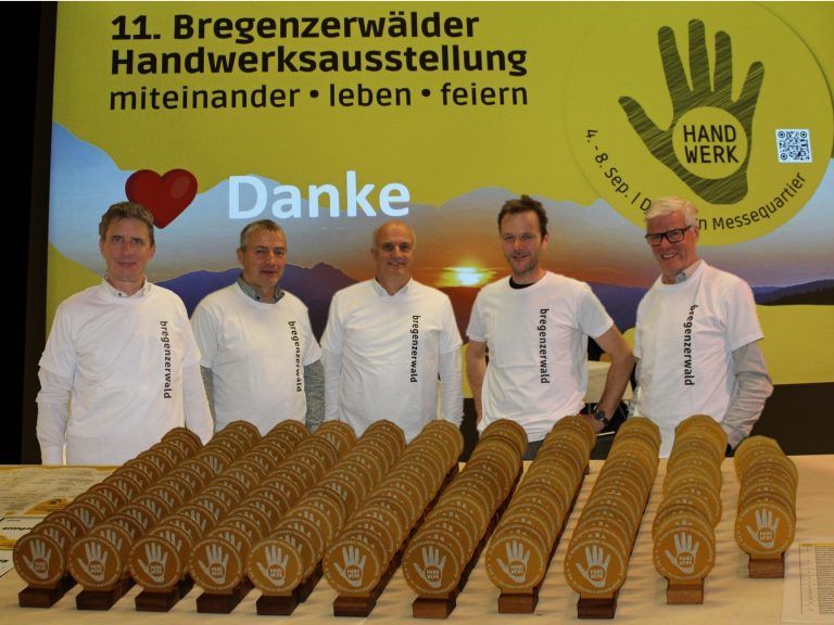 Das Kernteam der 11. Bregenzerwälder Handwerksausstellung (v. l.: Alois Mätzler, Leo Metzler, Andreas Kappaurer, Johannes Batlogg und Georg Fröwis) bedankte sich bei einem 