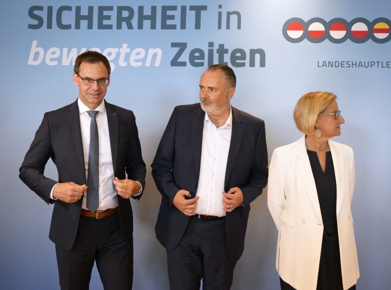 ABD0032_20230607 – ANDAU – STERREICH: (v.L.n.R.) – Die Landeshauptleute Markus Wallner (Vorarlberg), Hans Peter Doskozil (Burgenland) und Johanna Mikl-Leitner (Niedersterreich) im Rahmen der Landeshauptleutekonferenz am Mittwoch, 7. Juni 2023, in Andau. – FOTO: APA/ROBERT JAEGER