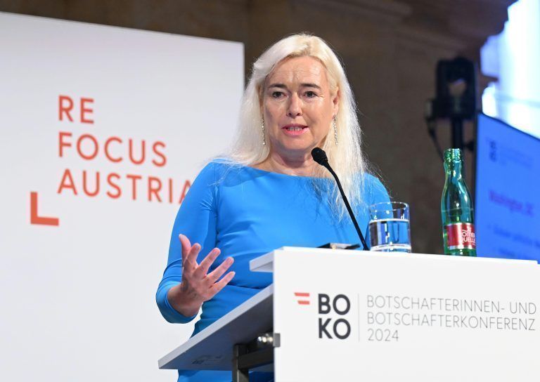 ABD0053_20240903 – WIEN –
STERREICH: Die sterreichische Botschafterin in den USA, Petra Schneebauer, am Dienstag, 3. September 2024, anl. der Konferenz “Fokus auf die aktuellen Prioritten der sterreichischen Wirtschaftsdiplomatie” im Rahmen der jhrlichen Botschafterinnen- und Botschafterkonferenz in Wien. – FOTO: APA/HELMUT FOHRINGER