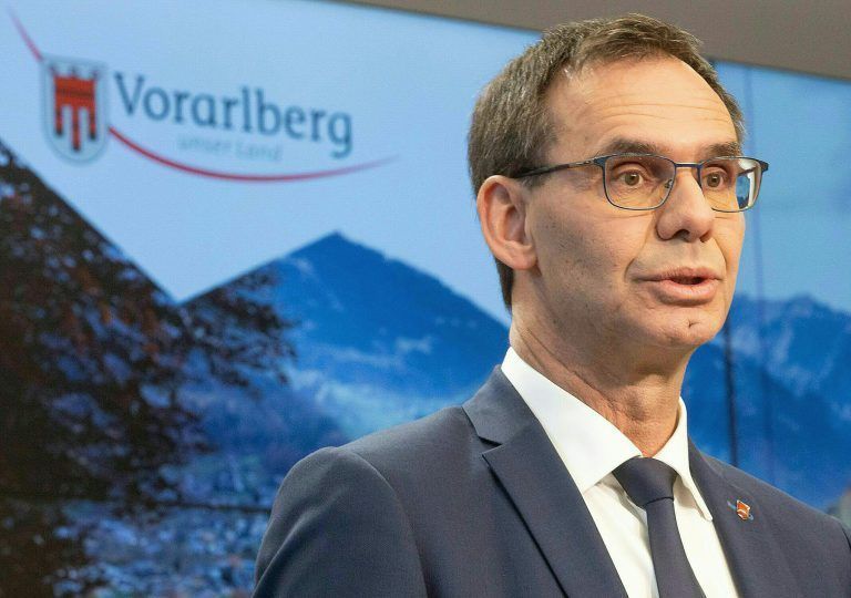 ABD0066_20241105 – BREGENZ –
STERREICH: Landeshauptmann Markus Wallner (
VP), im Rahmen der “Prsentation des
VP-FP
-Regierungsprogramms 2024-2029” am Dienstag, 5. November 2024 in Bregenz. – FOTO: APA/DIETMAR MATHIS