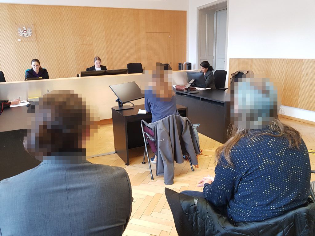 Kunstfrevel an Gottfried Bechtolds Betonporsche
