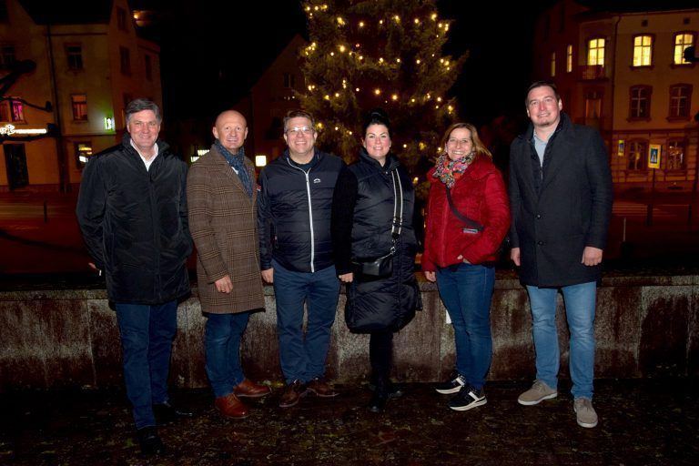 Illuminierung des Bludenzer Christbaumes, Landhausvorplatz
