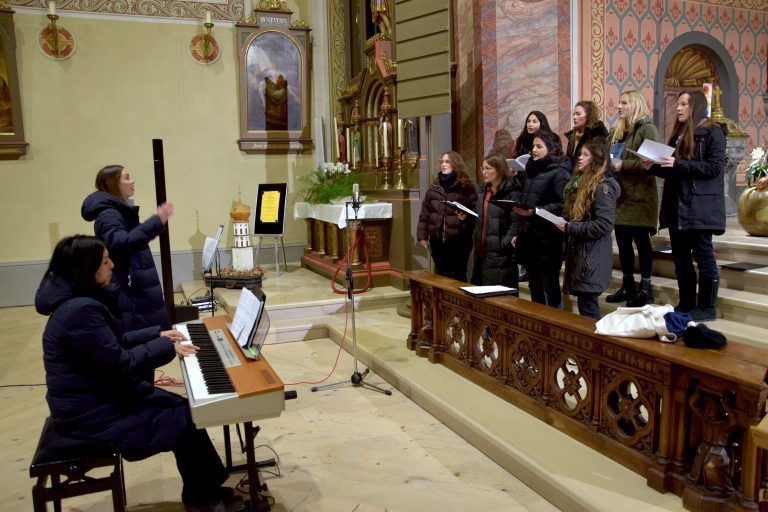 Konzert "Chormusik über Generationen". Drei Schrunser Chöre: der Kinderchor, das Chörle Vrwäga und der Kirchenchor, Münster