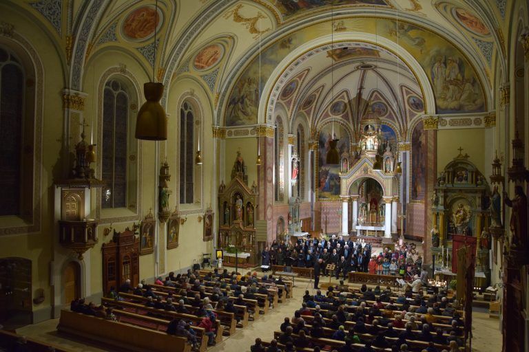 Konzert "Chormusik über Generationen". Drei Schrunser Chöre: der Kinderchor, das Chörle Vrwäga und der Kirchenchor, Münster