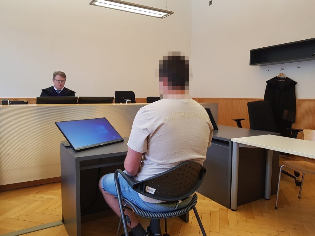 Mit entwendetem Feuerwehrauto und Blaulicht zu Dornbirner Prachtclub