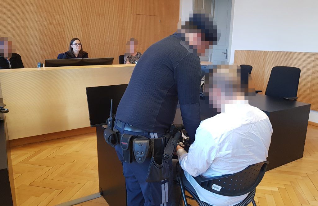 Die Freundin bis zur Bewusstlosigkeit gequält