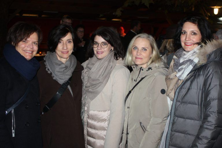 Cornelia, Daniela, Klaudia, Christa und Sandra genossen den Abend im Rankweiler Hof. - © VN-TK