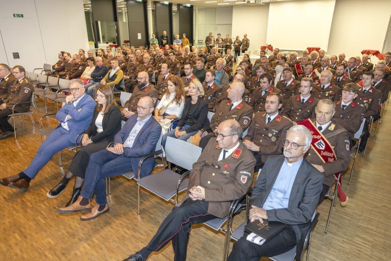 Feldkirch am 8.11.2024 LKH Feldkirch Betriebsfeuerwehr, Fahnenweihe im Landeskrankenhaus.