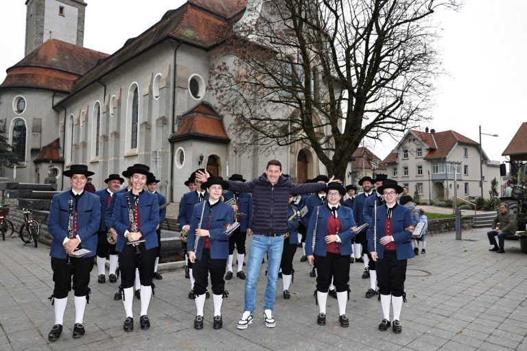9. Nov. 2024 | Fahrer WEC-Weltmeister-Feier von Kévin Estre in seiner Heimatgemeinde in Höchst mit Freunden, Bekannten, Nachbarn und Familie. Kévin Estre wurde von der Bürgermusik empfangen