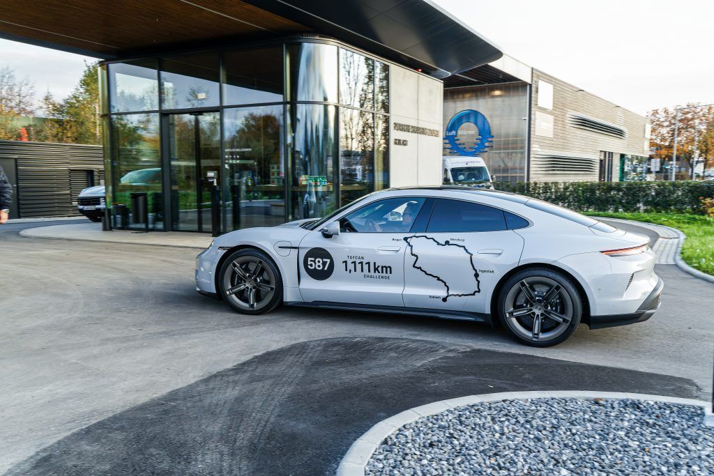 1111-Kilometer-Challenge: Im 950-PS-Porsche von Ladestation zu Ladestation