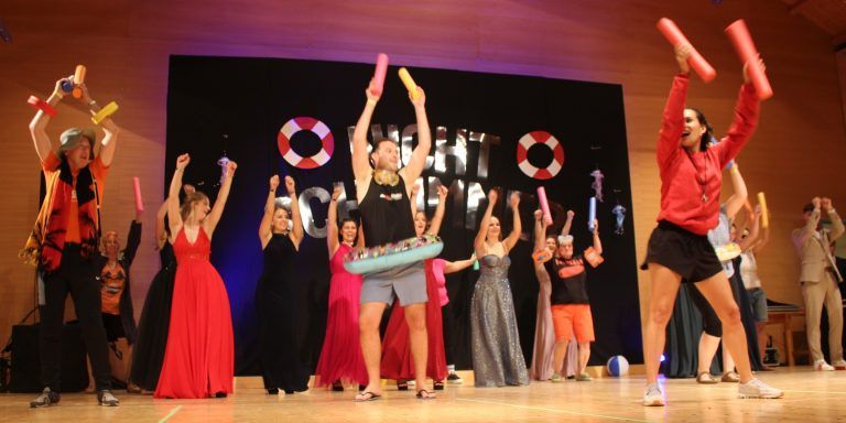 Bezauer Maturaball für Nichtschwimmer: . . . und des Lehrkörpers.