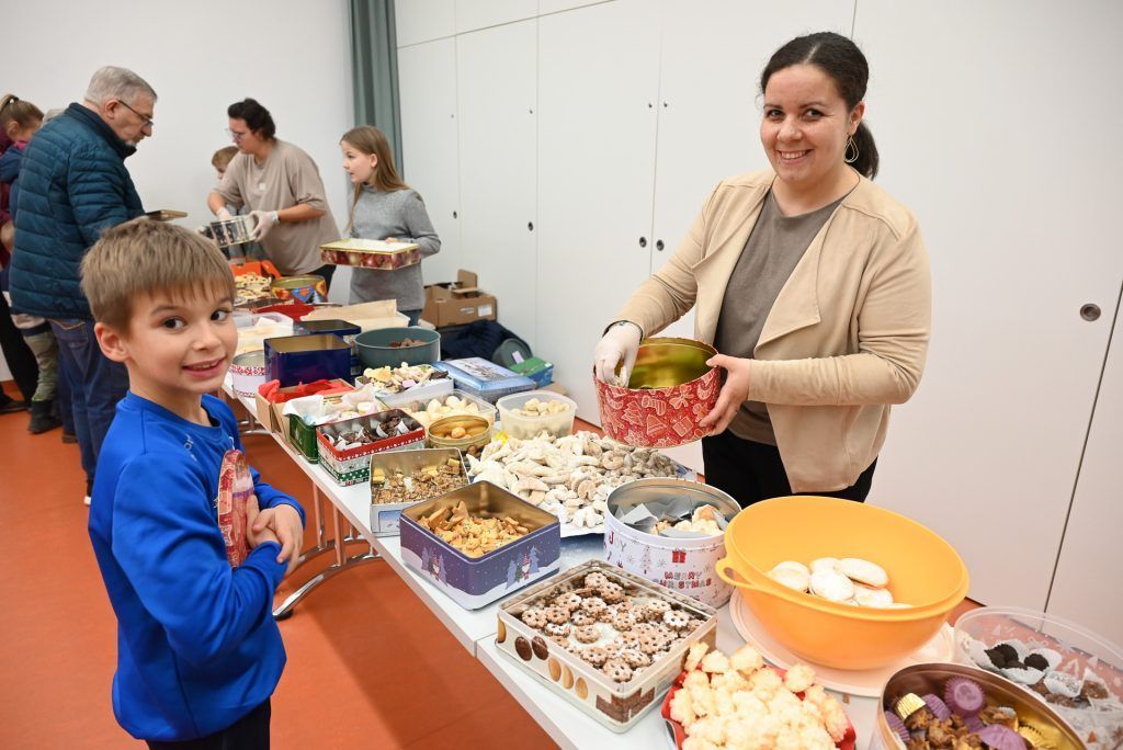 Keksverkauf in Volksschule Rheindorf: Tradition vereint Gemeinschaft