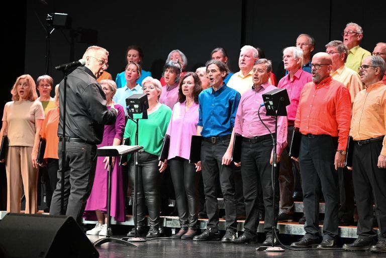 Die Sängerinnen und Sänger der Chor.Lust begeisterten am Wochenende ihr Publikum mit einem ergreifenden Programm.