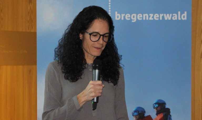 Happy End für den Wälder Tourismus: Geschäftsführerin Conny Kriegner konnte einen erfreulichen Tätigkeitsbericht vorlegen – das Geschäftsjahr 2023/24 brachte das drittbeste Nächtigungsergebnis der vergangenen 30 Jahre.