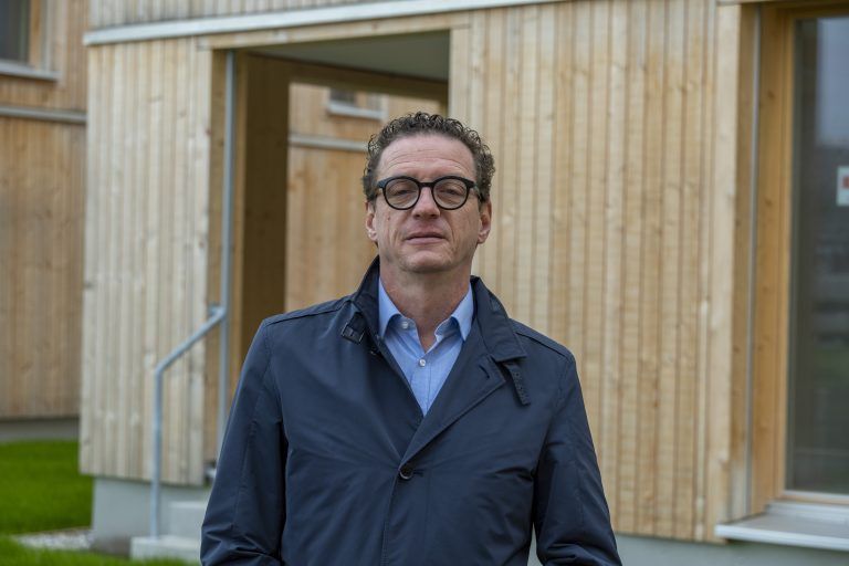 Wohnprojekt in Altach Neues Wohnquartier mit Kindergarten Nahe dem Zentrum von Altach entwickeln wir gemeinsam mit den Architekten Innauer-Matt und der Gemeinde Altach ein Wohnprojekt, das gleich auf mehreren Linien herausragend ist. Bürgermeister. Mag. Markus Giesinger