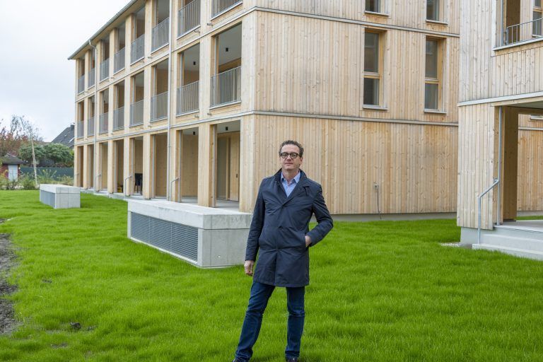 Wohnprojekt in Altach Neues Wohnquartier mit Kindergarten Nahe dem Zentrum von Altach entwickeln wir gemeinsam mit den Architekten Innauer-Matt und der Gemeinde Altach ein Wohnprojekt, das gleich auf mehreren Linien herausragend ist. Bürgermeister. Mag. Markus Giesinger