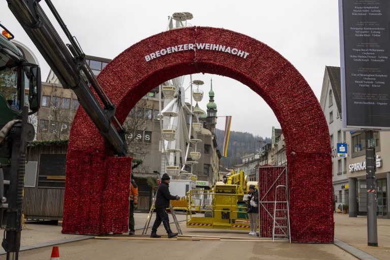 Eröffnung Weihnachtsmarkt Bregenz Fotos vom Aufbau, Standbetreibern, etc.