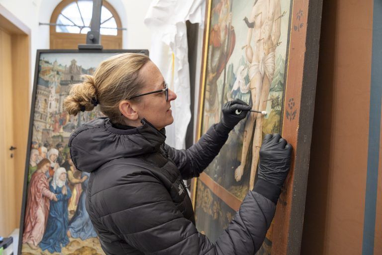 Einblick in Renovierungsarbeiten der Abteikirche Mehrerau Führung mit Restaurateurin Nicole Mayer, Barbara Keiler vom Denkmalamt, Abt Vinzenz Wohlwend und Klosterverwalter Michael Gmeinder