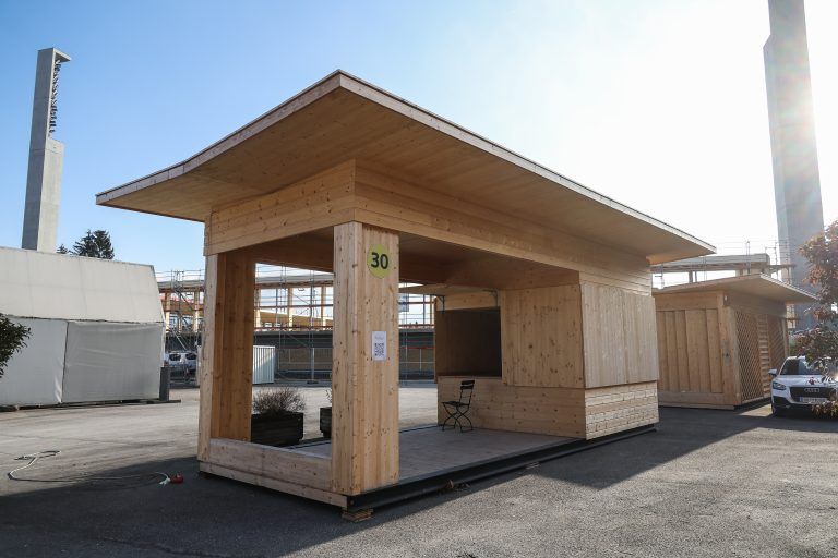 Fußball, Lustenau, Stadion, Neue Drohnenbilder und neue Bilder vom nun völlig überdachten Stadion, dazu Bilder von der Taverne und den Neuen Austria-Dorfständen (einer steht bereits neben der Taverne)